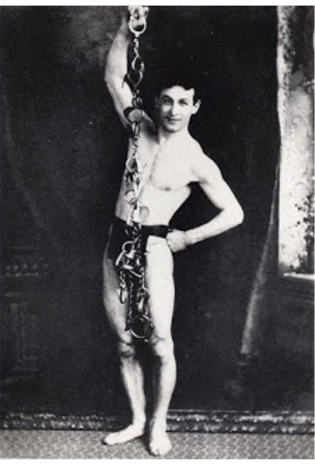 bess houdini feet 3