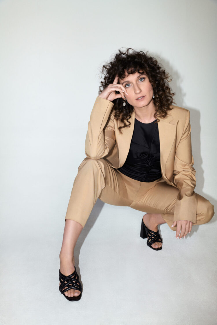 bessie carter feet scaled