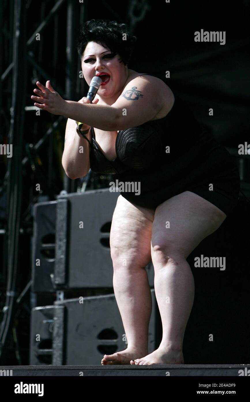 beth ditto feet 4