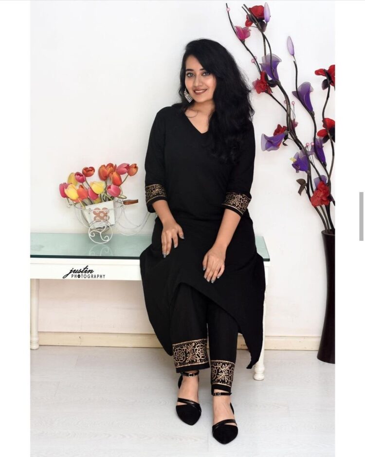 bhavika motwani feet 5