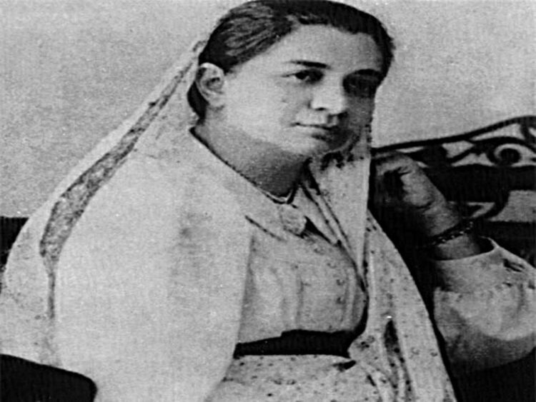 bhikaiji cama feet 2