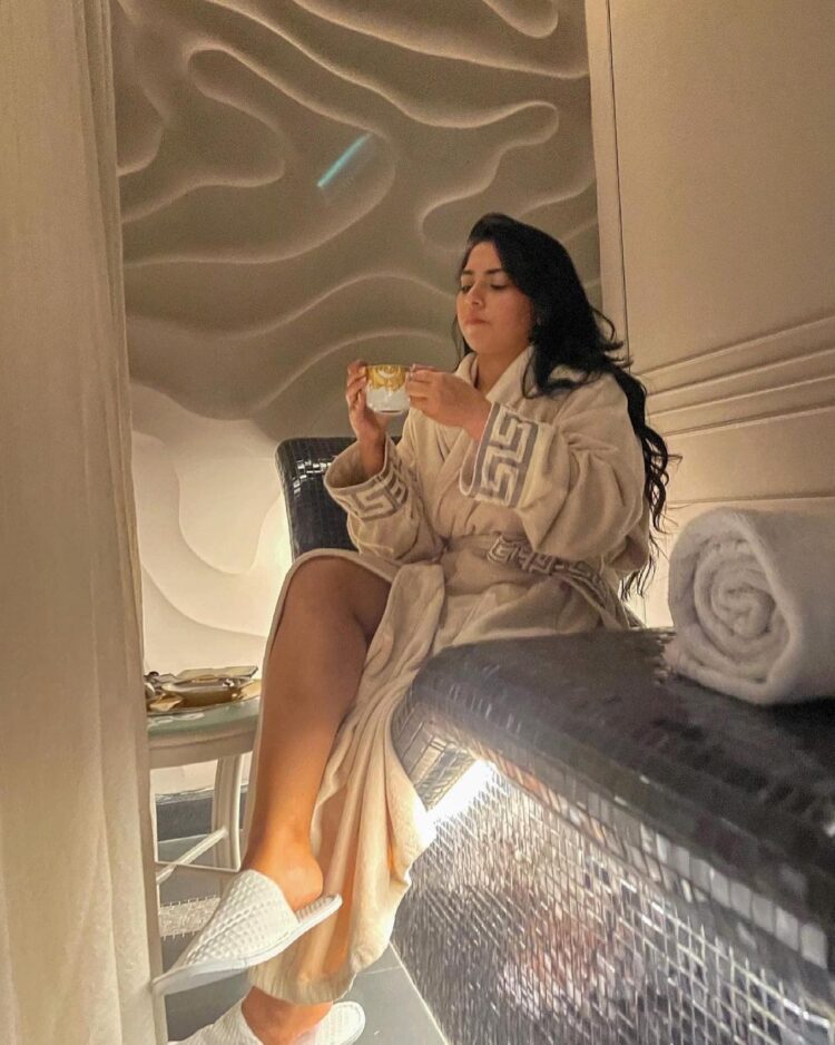 bhumika thakkar feet