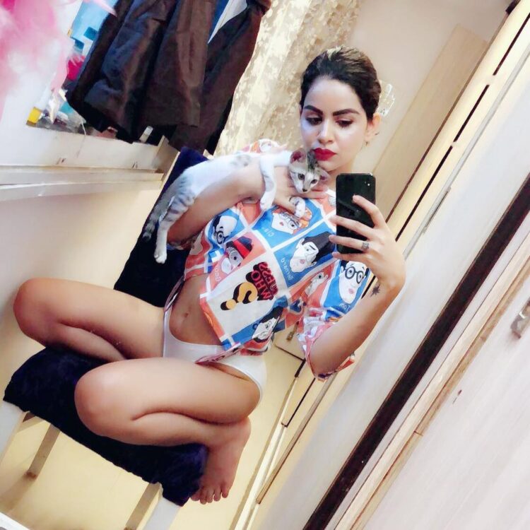 bhumika tiwari feet 3