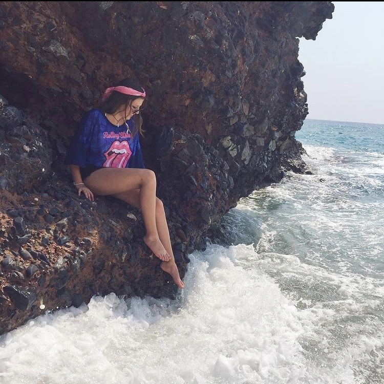 bilge su isik feet 4