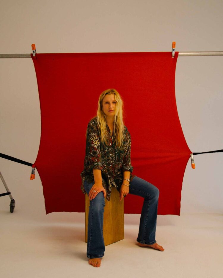 billie marten feet 6