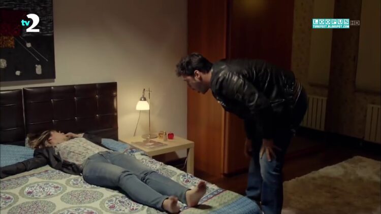 birce akalay feet 5