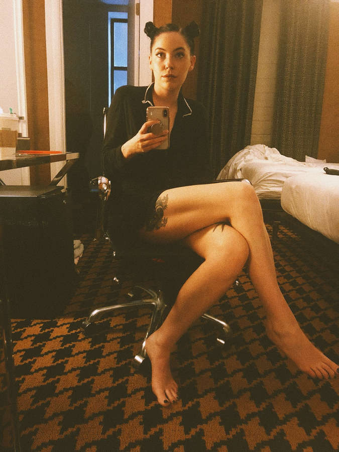 bishop briggs feet 4