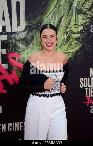 blanca paloma feet 4