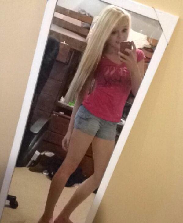 blondiewondie feet 3