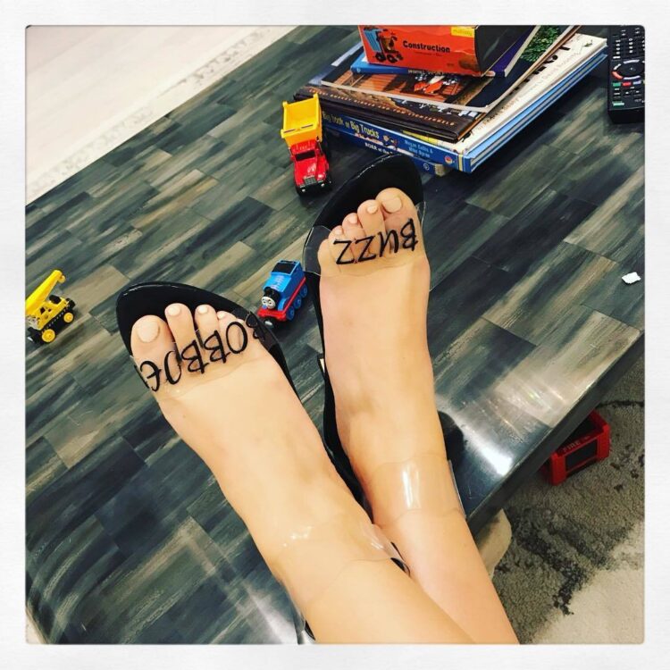 bobbie thomas feet