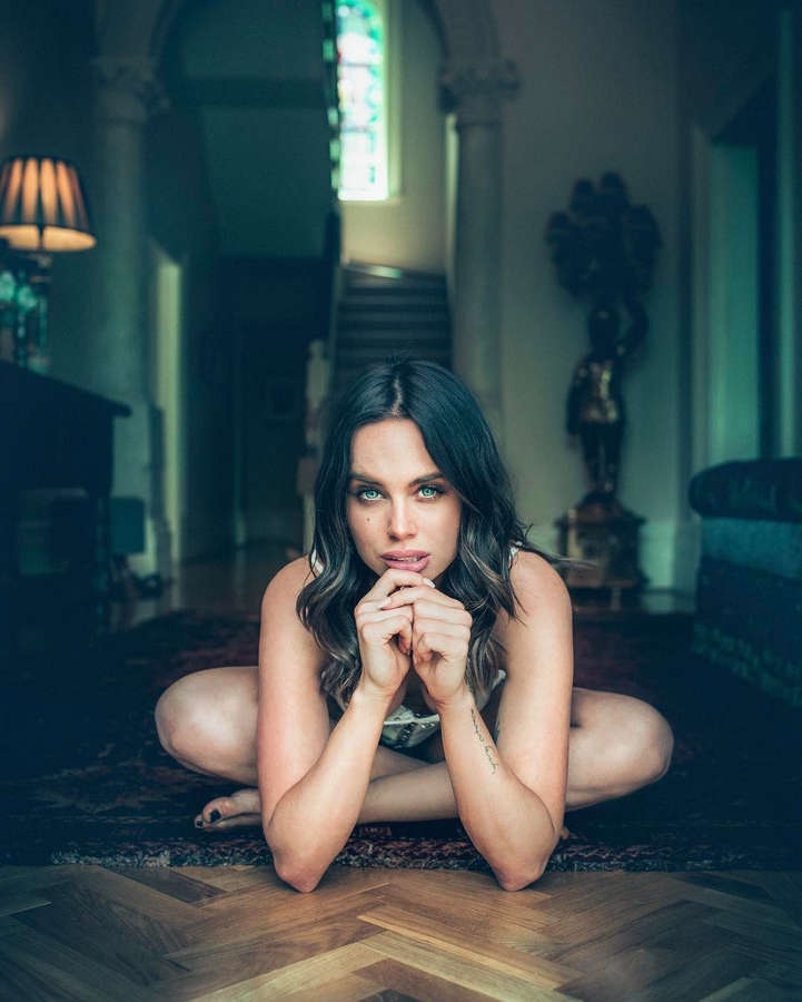 bonnie anderson feet 5