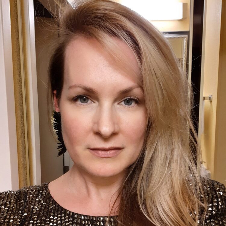 bonnie barton feet 3