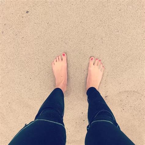 bonnie locket feet 6