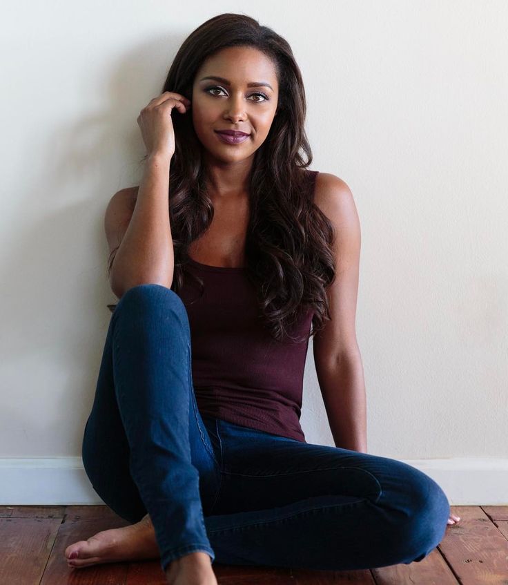 brandi rhodes feet 5