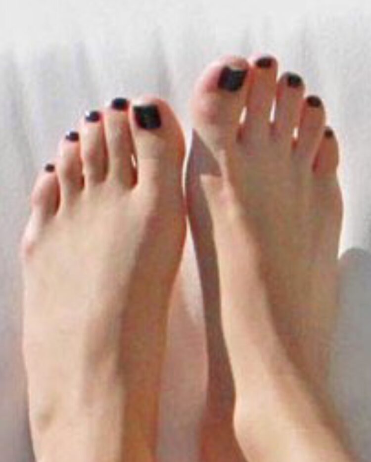 brett cooper feet 6