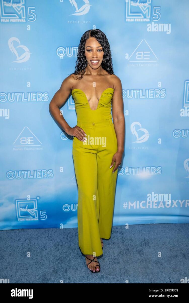 bria williams feet 5