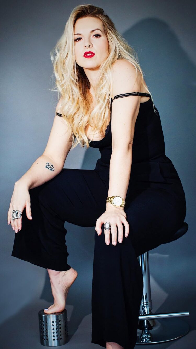 briana buckmaster feet 2