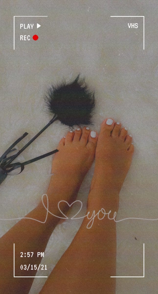 briana dejesus feet