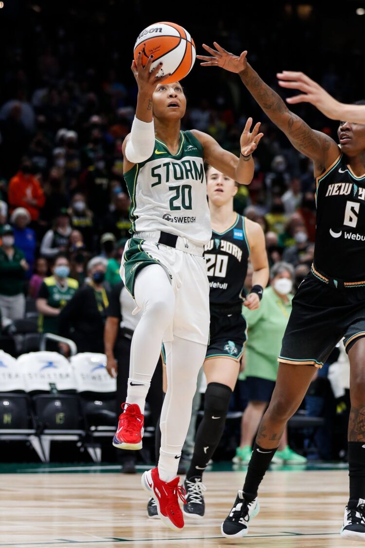 briann january feet 4