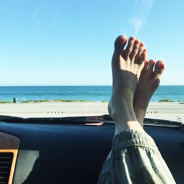 brook roberts feet 5