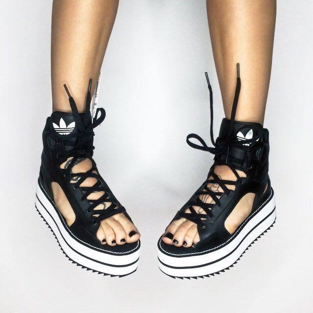 brooke candy feet