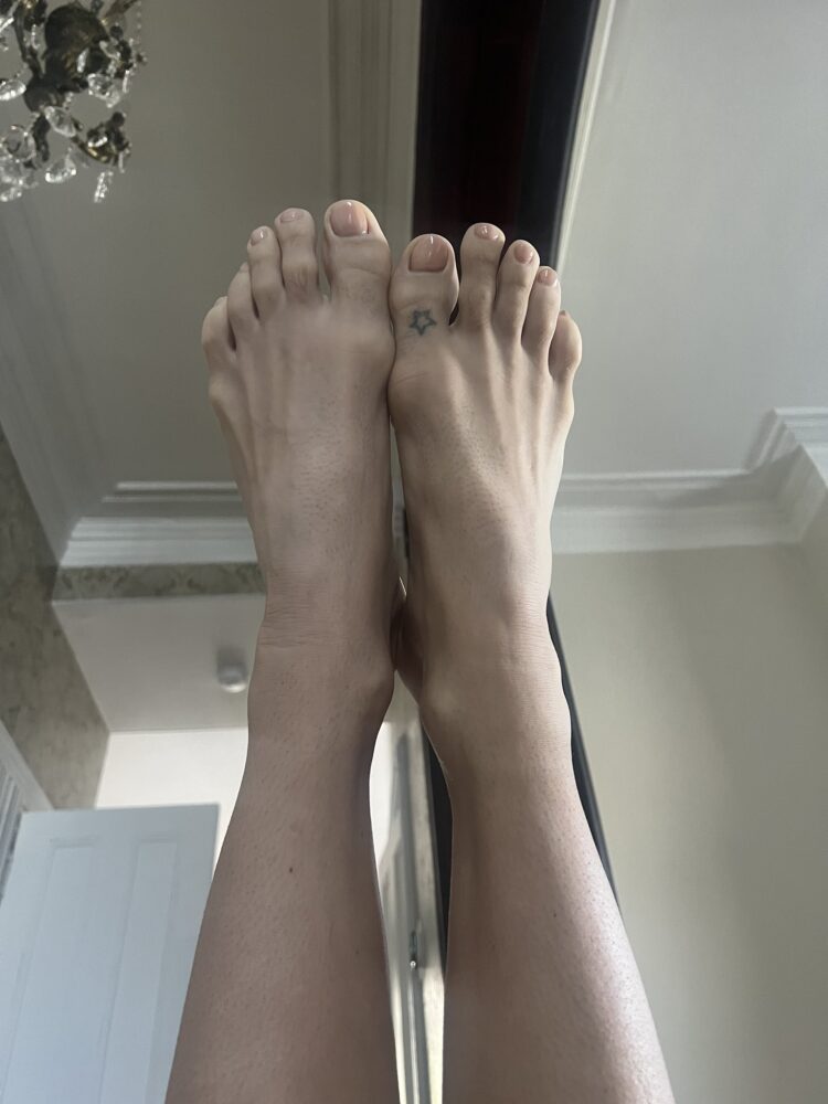 brooke lynn hytes feet 1