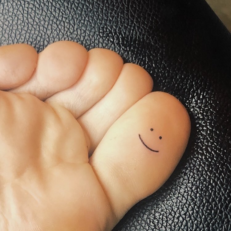 brooke maroon feet 4