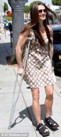 brooke shields feet 3