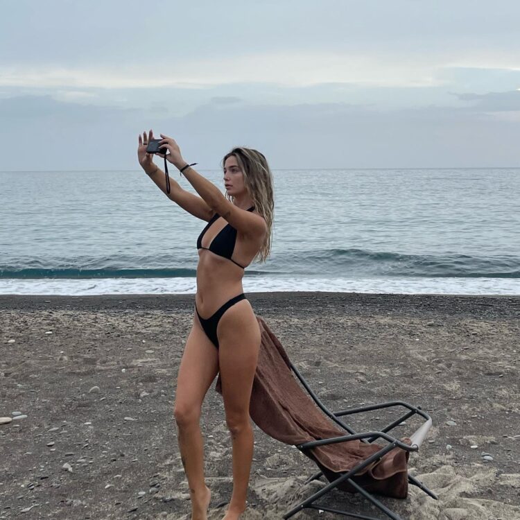 bruna de magalhaes feet 1