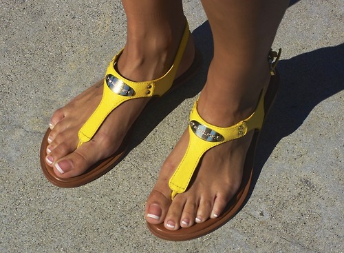brytni sarpy feet 4