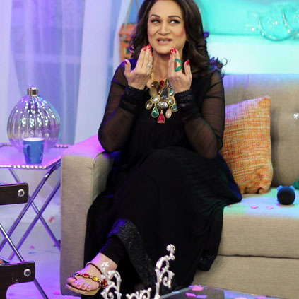bushra ansari feet 2