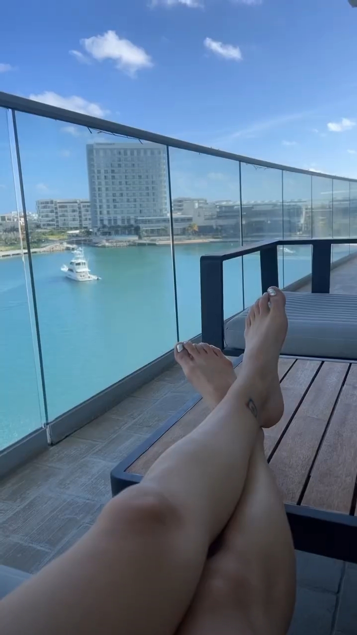 caeli feet 1