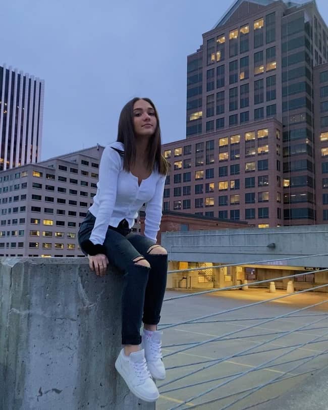 caelyn tirabassi feet 4