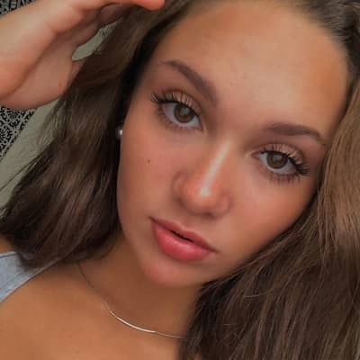 caelyn tirabassi feet