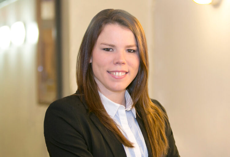 caitlin cahow feet 1