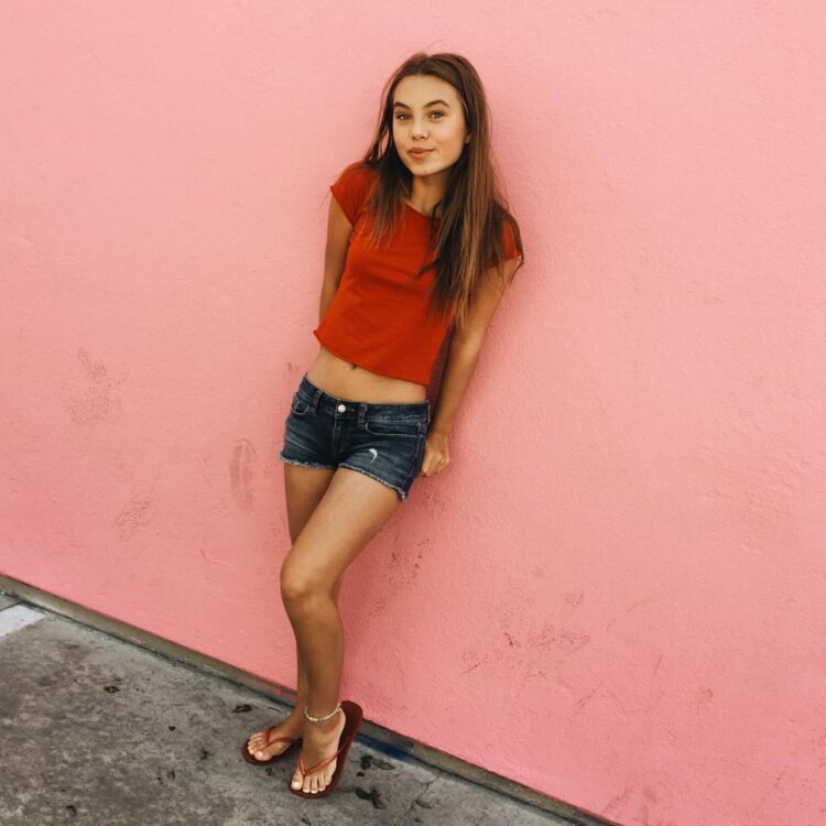 caitlin carmichael feet 2