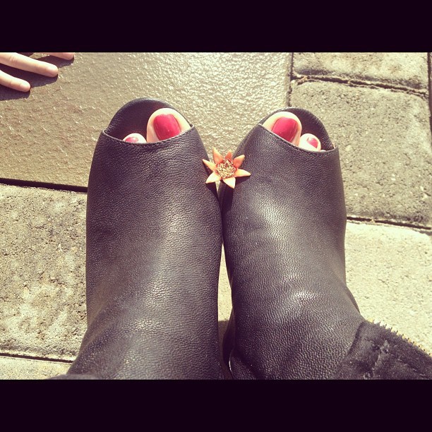 caitlin crosby feet 1