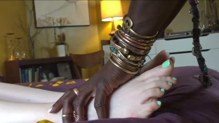 caitlin doughty feet 1