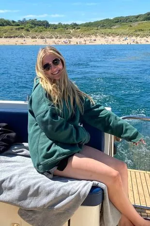 caitlin edwards feet 2