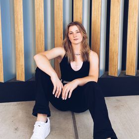 caitlin evans feet 5