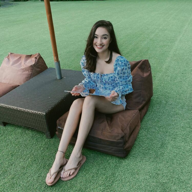 caitlin halderman feet 1