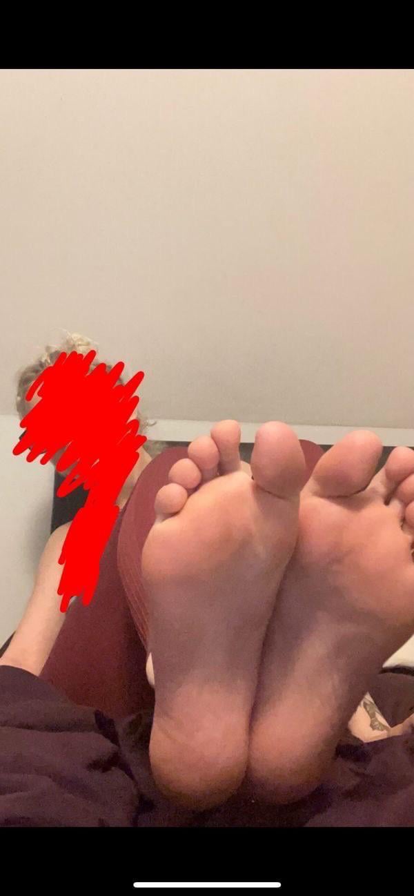 caitlin johnson feet 2