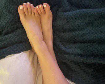 caitlin johnson feet 3
