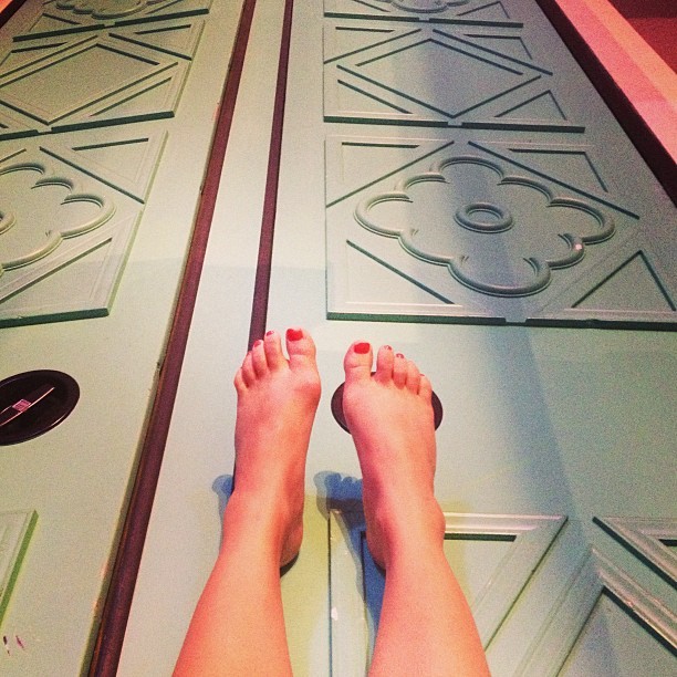 caitlin kinney feet