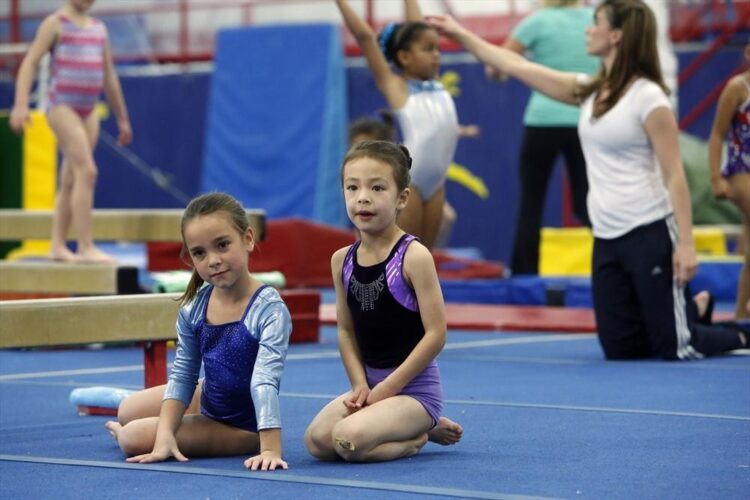 caitlyn leone feet 4