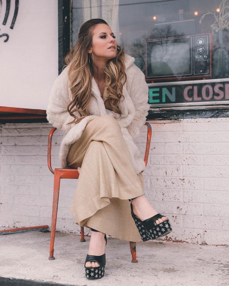 caitlyn smith feet 3