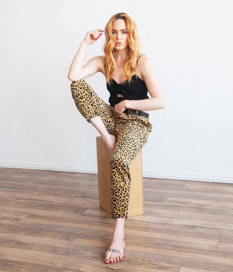 caity lotz feet