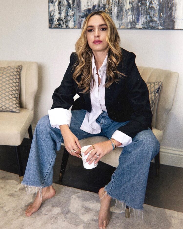 camila carril feet
