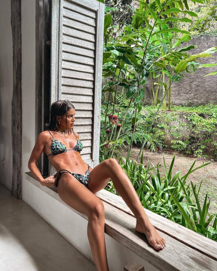 camila coelho feet 3