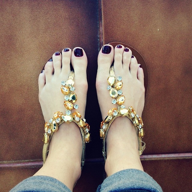 camila coutinho feet 3